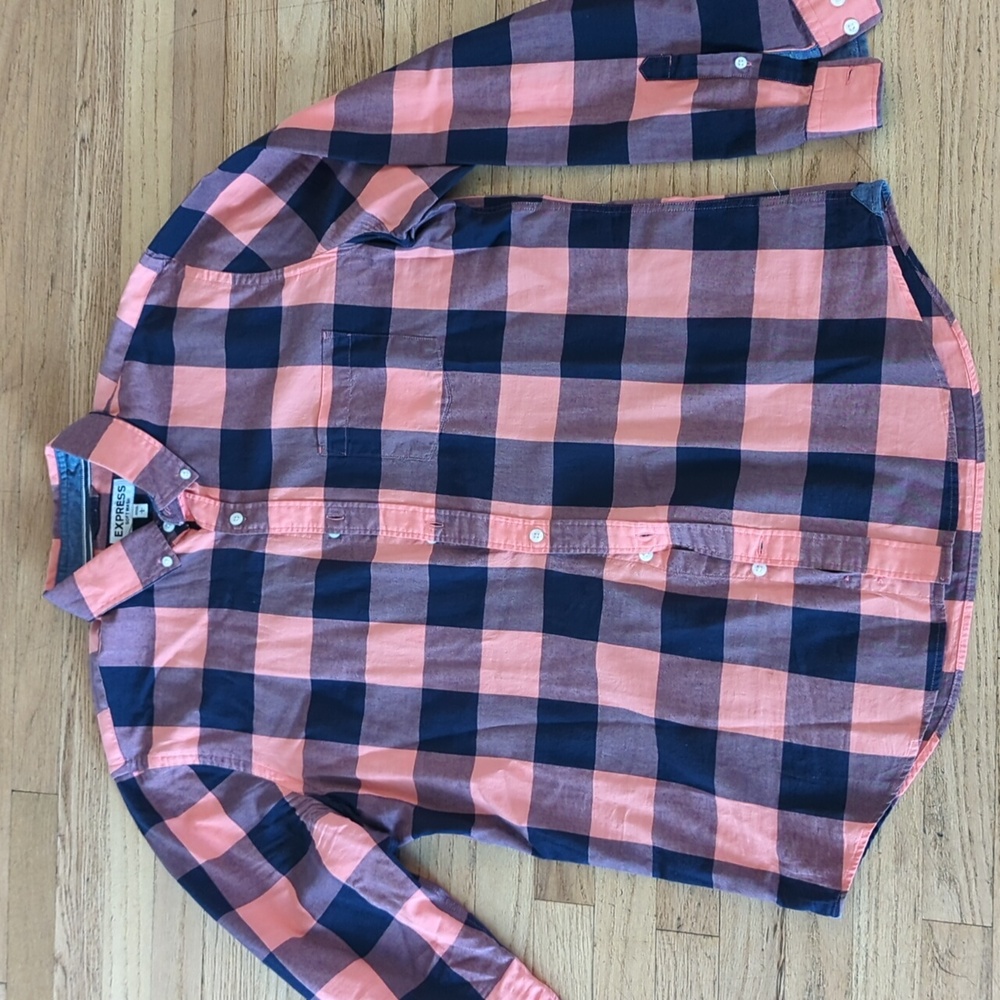 Men's Express soft wash button down salmon and navy shirt size large